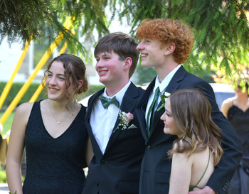 BHS Students Capture Memories Before Prom